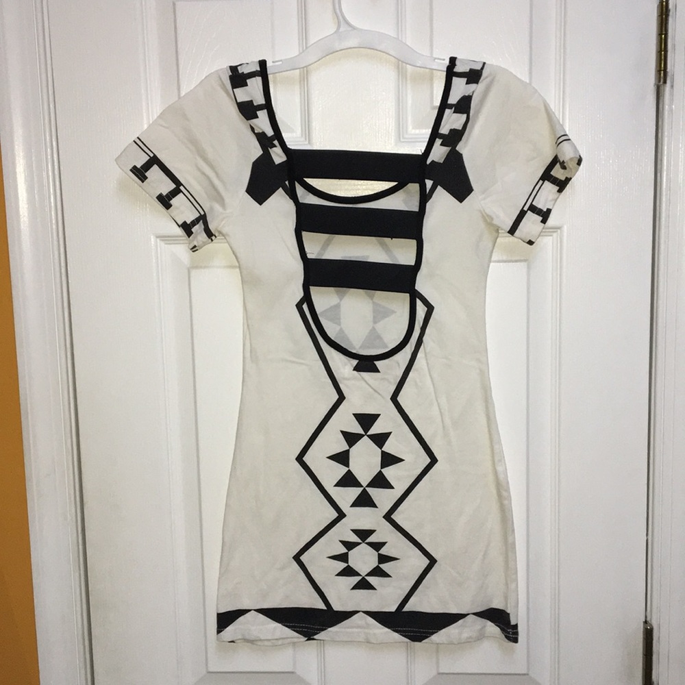 Black and white geometric print cutout back dress - Picture 2 of 4